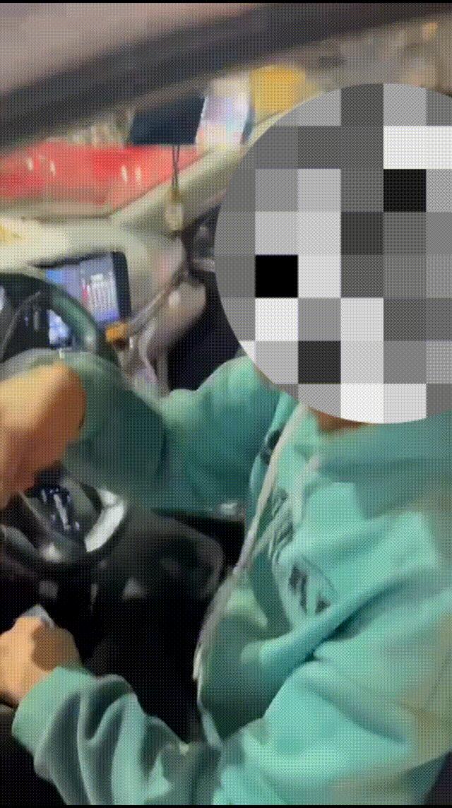 DƬ